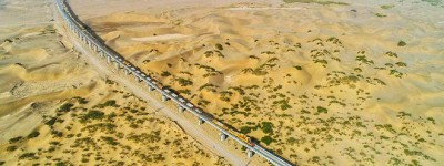 震惊全球：世界首条沙漠铁路环线建成，通车意义重大