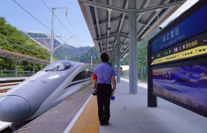 2022年上半年，全国铁路投产新线2043.5公里
