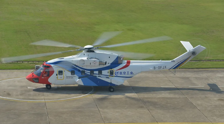 自主研制大型多用途民用直升机AC313A成功首飞