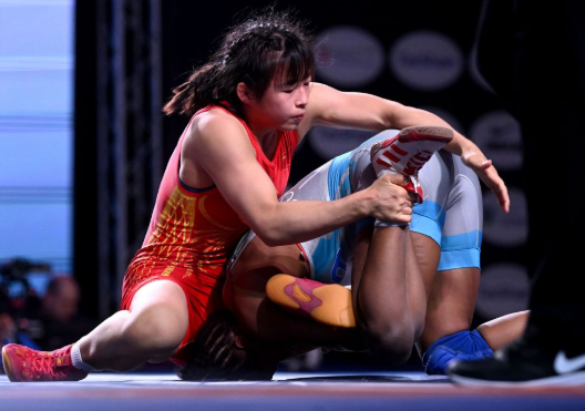 世界摔联萨格勒布公开赛：朱江女子50公斤级摘银
