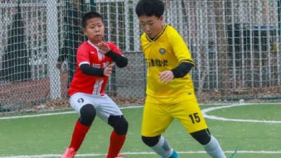 100名天津足球小将4日获颁“希望之星”荣誉称号，成为天津重点培养的足球苗子。