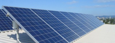 光伏行业或迎估值提升机会，正牌企业比跨界者投资性价比更高