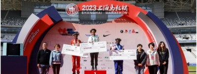 沃尔沃EM90现场助阵 2023上海马拉松顺利开跑