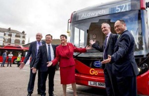 中国新能源汽车“出海”再提速,参与高端市场竞争