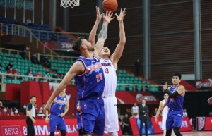 CBA综合消息：周鹏成CBA出场数第一人 新疆击败江苏