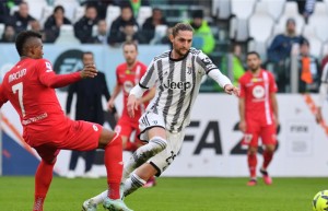 意甲综合：米兰、尤文爆冷输球 那不勒斯胜罗马