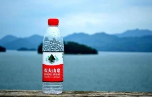 农夫山泉涨价！成本压力不在水，在瓶子？