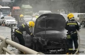 一汽奥迪Q2L e-tron纯电被曝行驶中起火