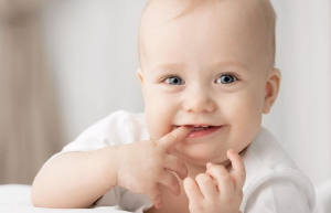 专家新建议：返还新生儿3岁前父母“三险一金”个人缴费，家庭增收2到3成