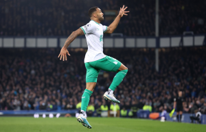 半场崩盘，曼联2-2憾平热刺！4-1大胜，英超土豪稳进欧冠