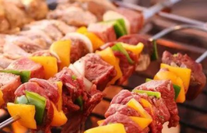 淄博烧烤火了之后，也有新烦扰，游客半夜高歌影响学生备战高考