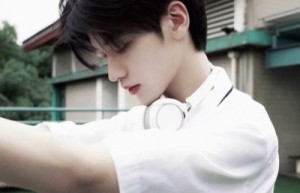 《穿进万人迷买股文里当炮灰美人》未删减+番外全本免费阅读全文