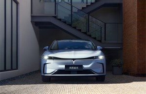 定义豪华电动轿车新标准 岚图追光全球首发亮相