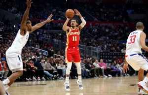 NBA综合：老鹰险胜快船 76人轻取活塞