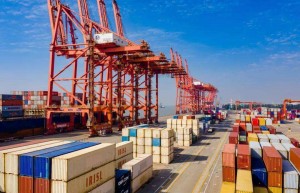 加快完善内外贸一体化调控体系，开展内外贸一体化试点