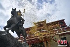 说唱艺人们口口相传中诞生了伟大英雄史诗《格萨尔王》