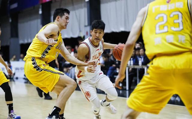 广厦队击败北控队，浙江队主场以102:85大胜山西队