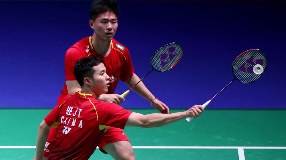 2023西班牙马德里羽毛球大师赛2日落下帷幕，中国队男双组合何济霆/周昊东与女双组合刘圣书/谭宁分别在决赛中击败各自对手，夺得冠军。